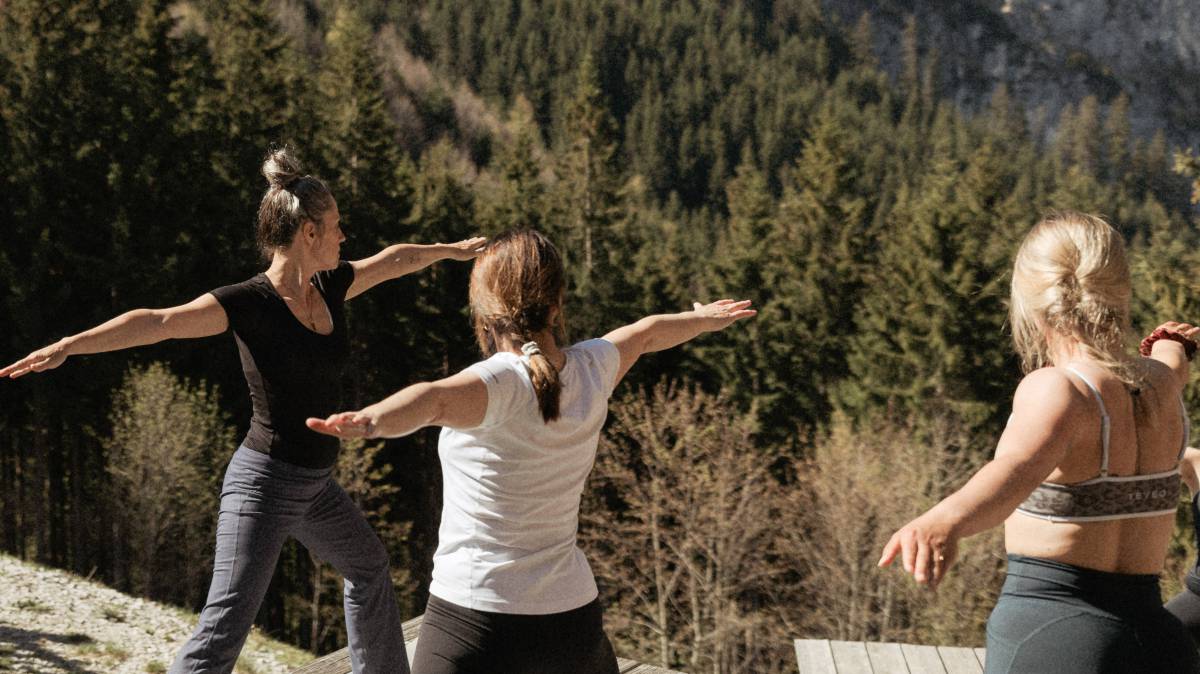 Yoga am Berg mit Aussicht