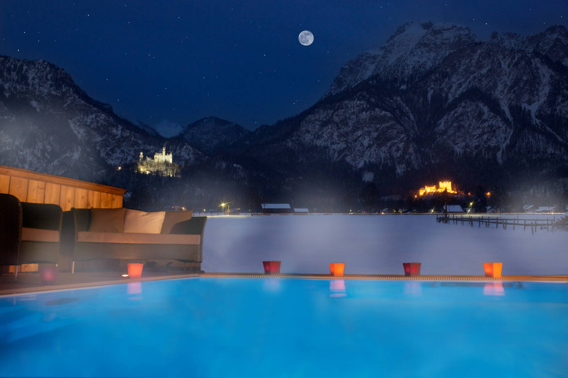 Außenpool bei Mondschein im Wellnesshotel Das Rübezahl