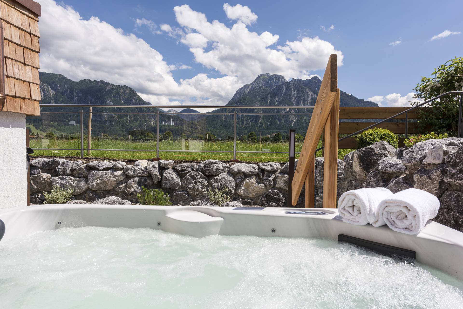 Jacuzzi mit Schloss Neuschwanstein Blick
