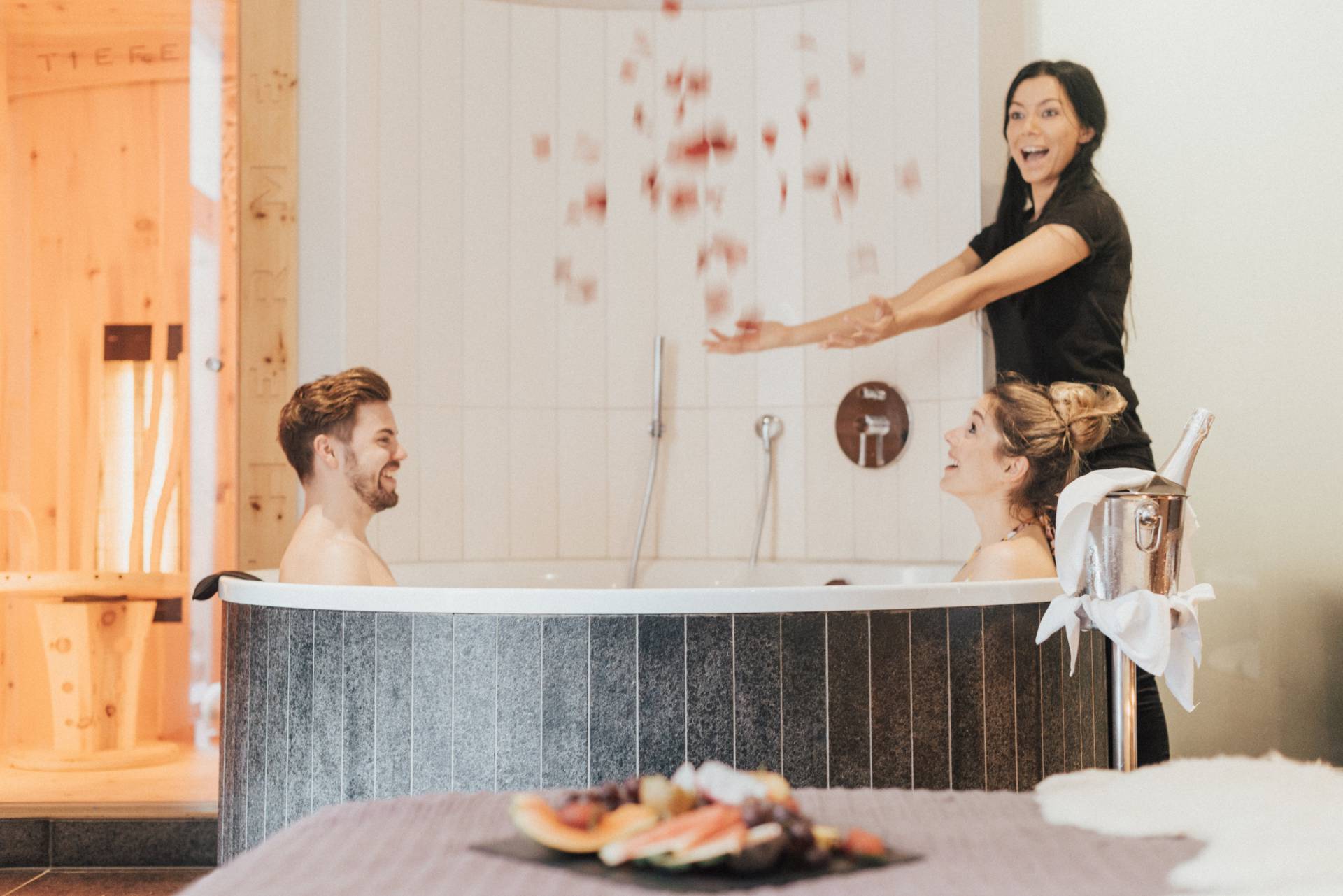 Paar in Badewanne - Privat Spa Wellness im Allgäu