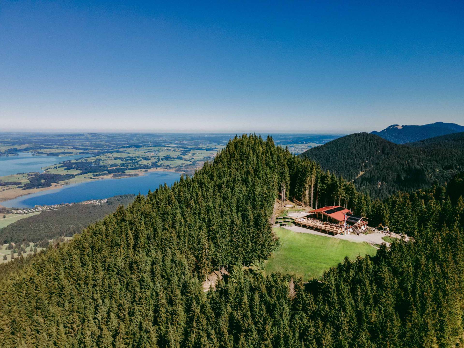 Drohnenaufnahme Rohrkopfhütte am Tegelberg im Allgäu
