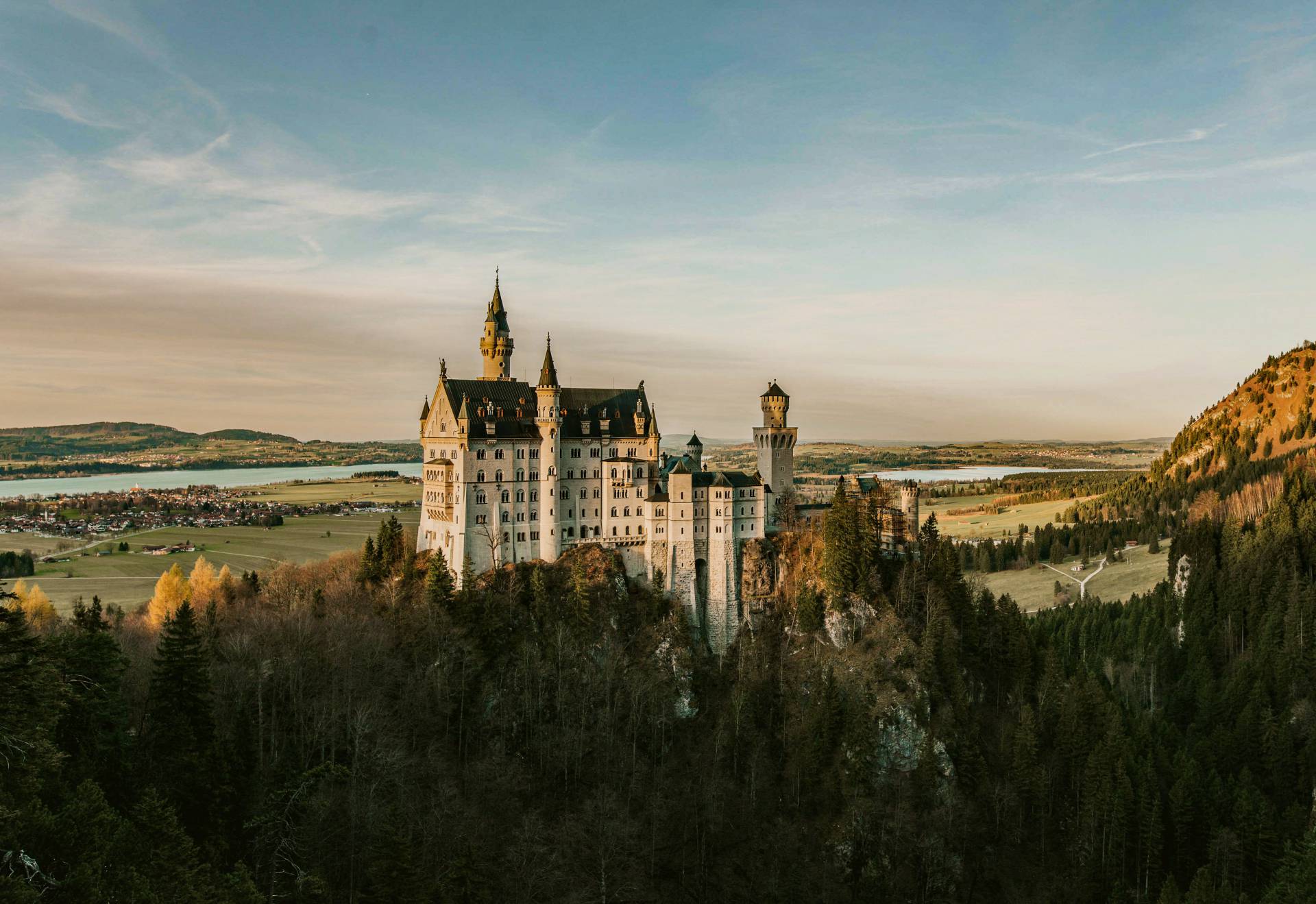 Schloss Neuschwanstein bei Füssen im Abendrot