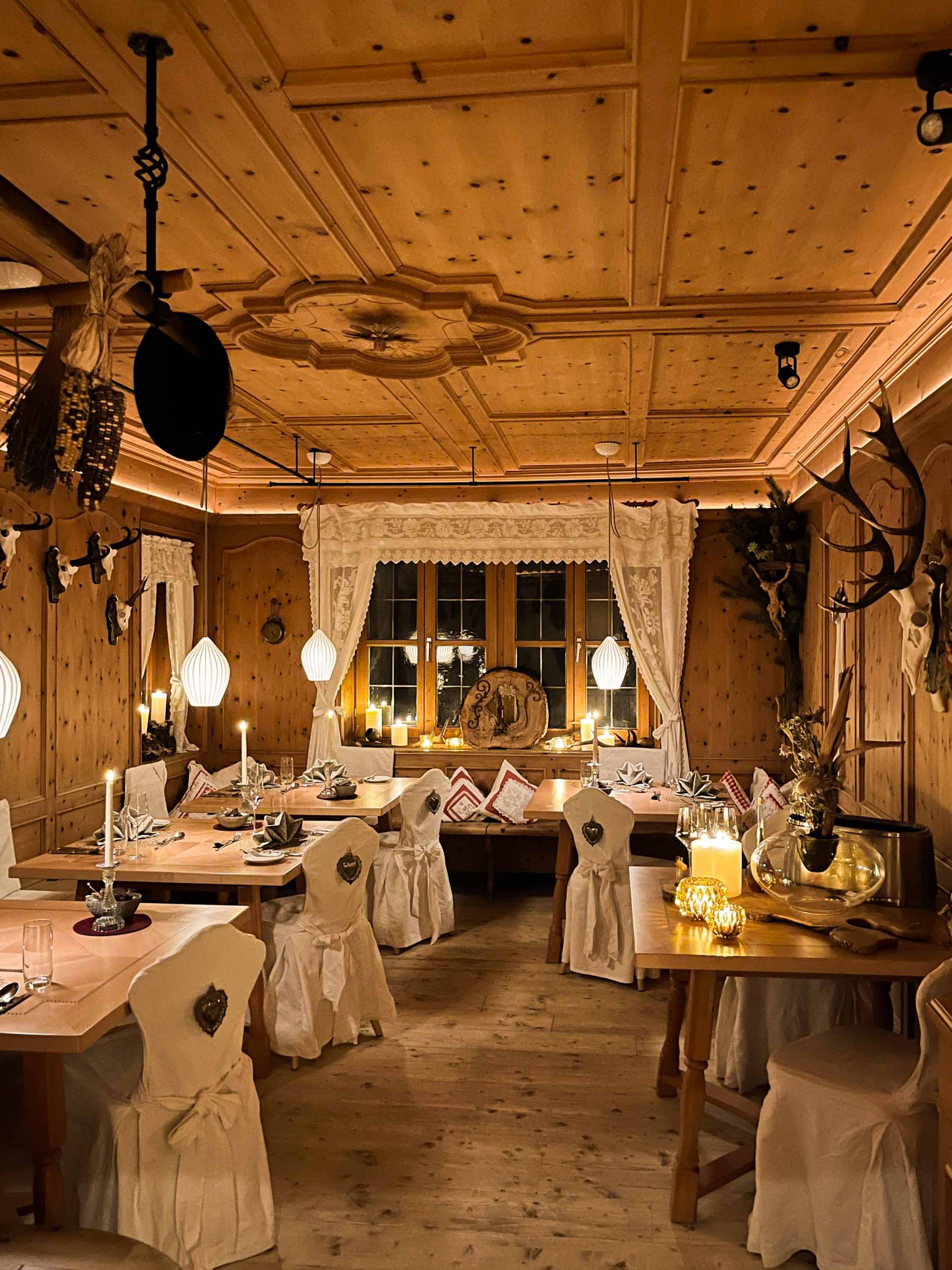 Romantisches Candle Light Dinner in Zirbenstube bei Füssen, Allgäu