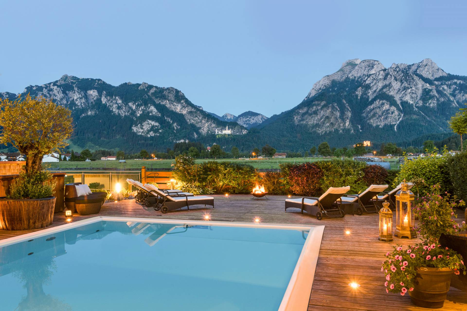 Pool mit Schlossblick im Allgäu