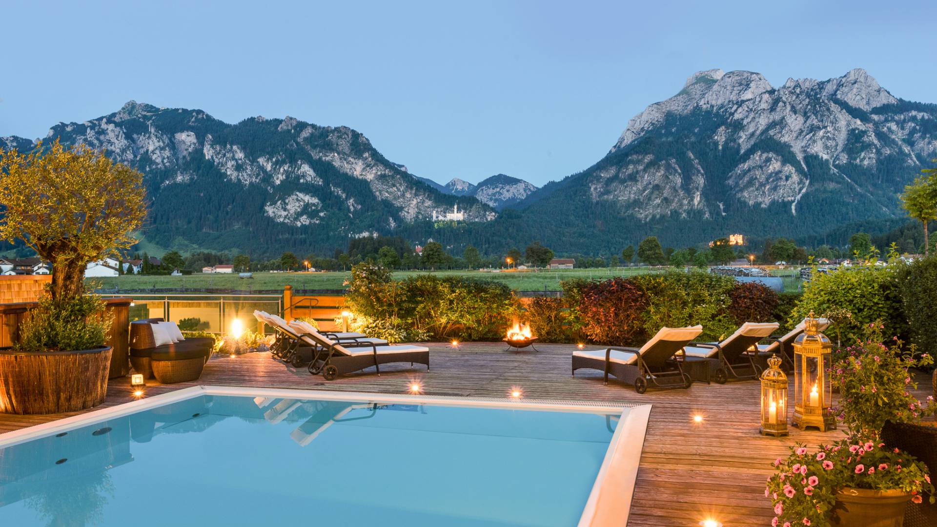Pool mit Schlossblick im Allgäu