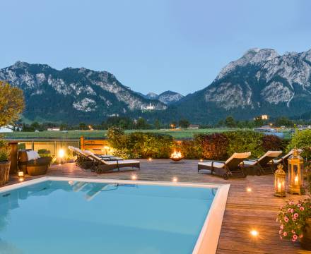 Pool mit Schlossblick im Allgäu