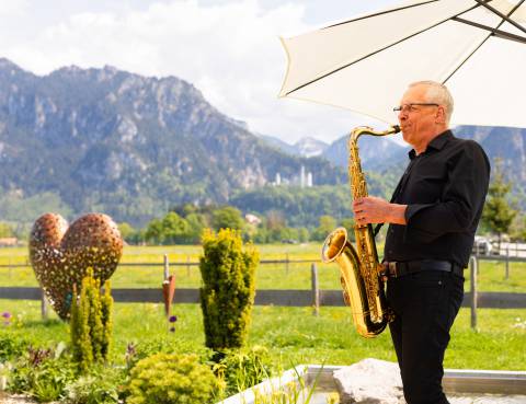Chill & Dine - mit Live-Musik & Schlossblick image