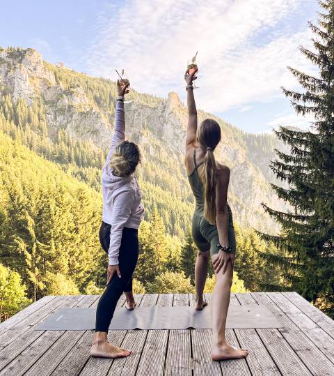Sundowner-Yoga & Spritz mit Angela image