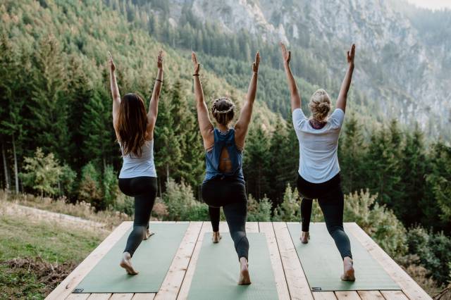 Sundowner-Cocktail-Yoga auf der Rohrkopfhütte