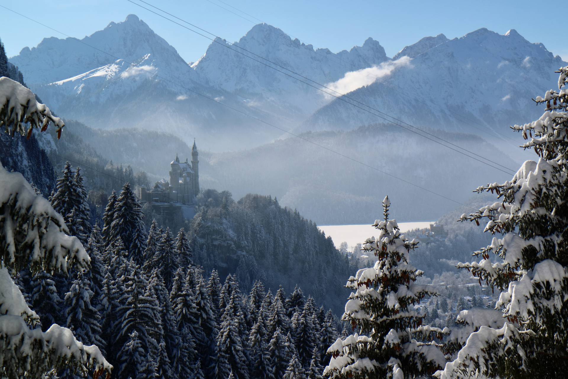 Schloss Neuschwanstein in Winterlandschaft
