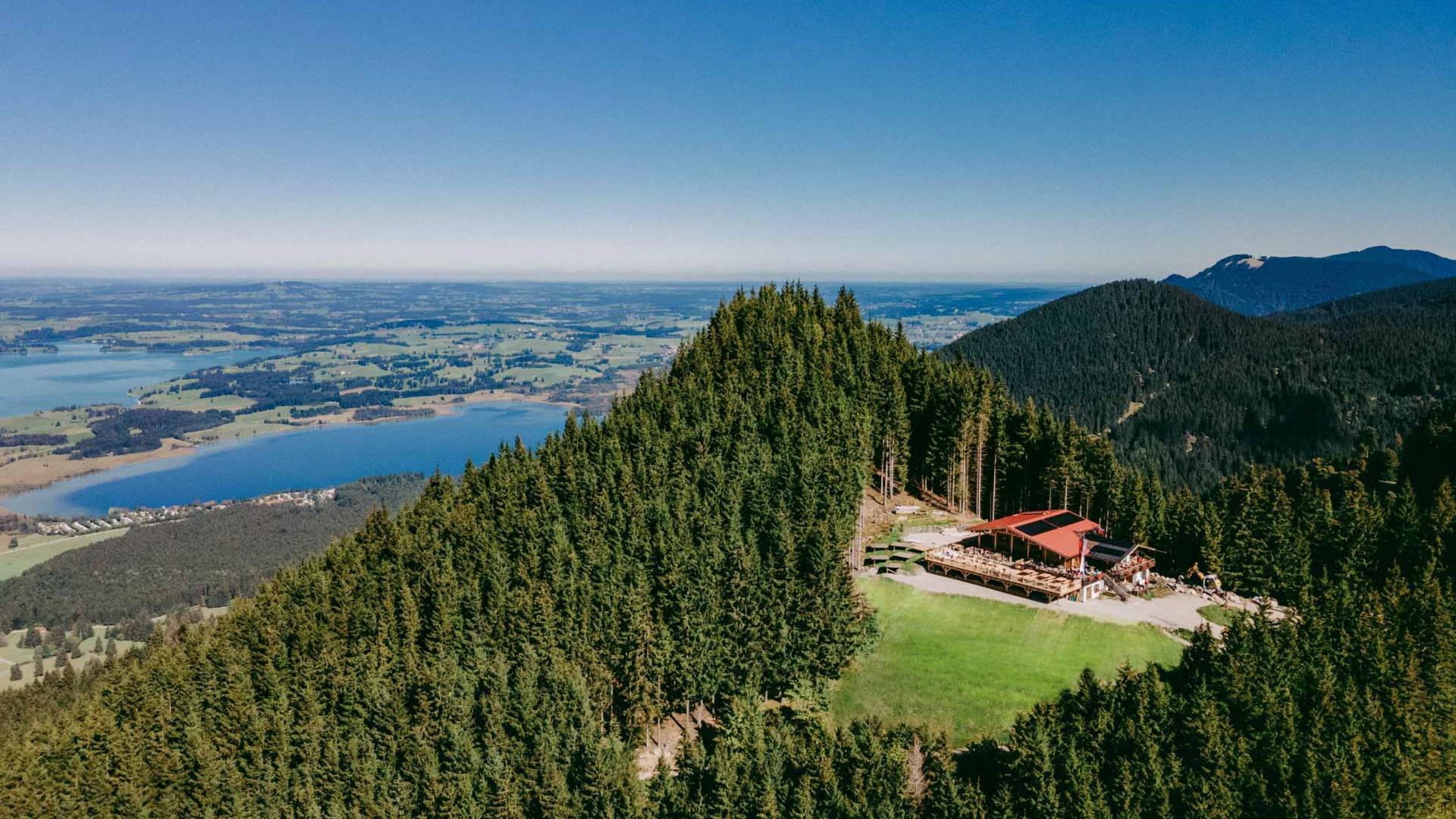 Drohnenaufnahme Rohrkopfhütte am Tegelberg im Allgäu