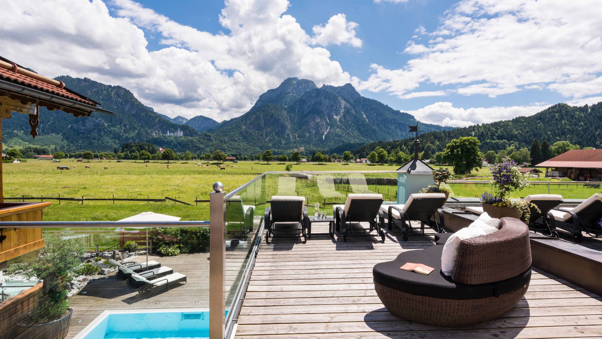 Panorama Terrasse mit Blick auf die Berge