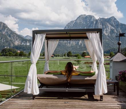 Hotel Terrasse mit Blick auf Neuschwanstein in Schwangau