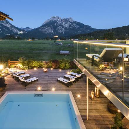 Abend Ambiente am Außenpool mit Bergblick Hotel das Rübezahl