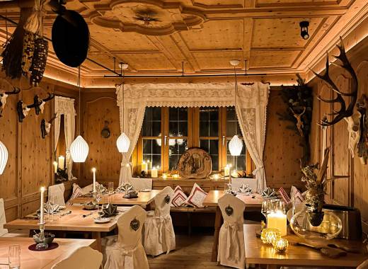 Romantisches Candle Light Dinner in Zirbenstube bei Füssen, Allgäu