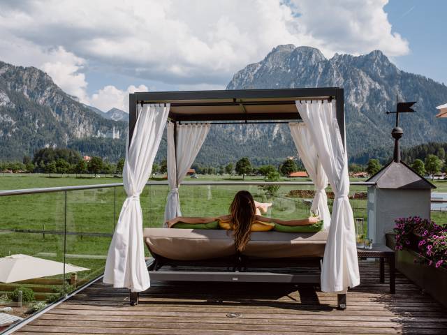Hotel Terrasse mit Blick auf Neuschwanstein in Schwangau
