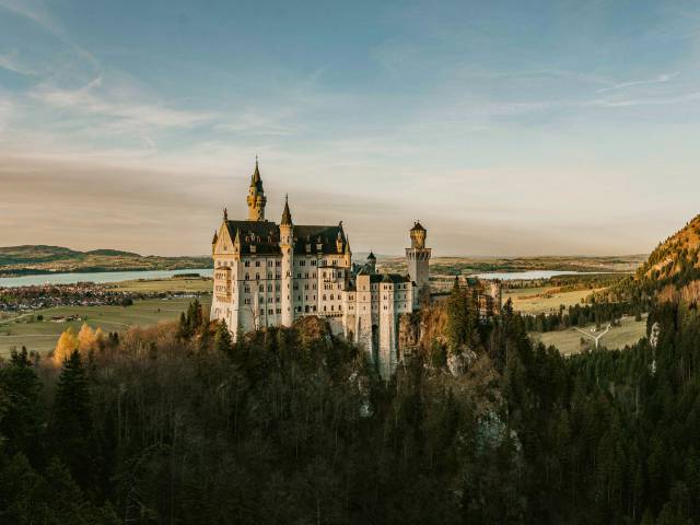 Schloss Neuschwanstein bei Füssen im Abendrot